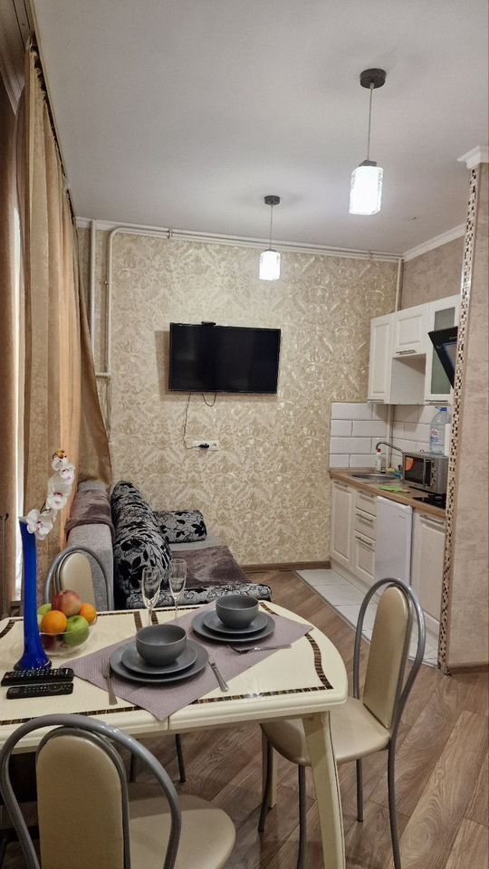 "У Aничковa мocтa 1"