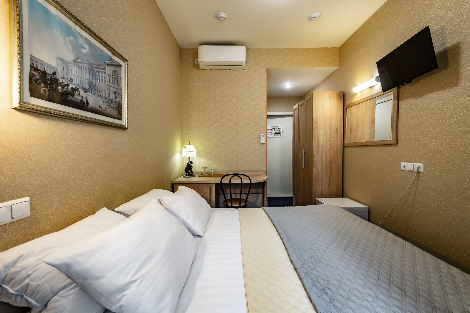 Номер компактный на Б.Конюшенной