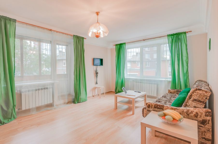 Двухкомнатная квартира около метро "Московская"