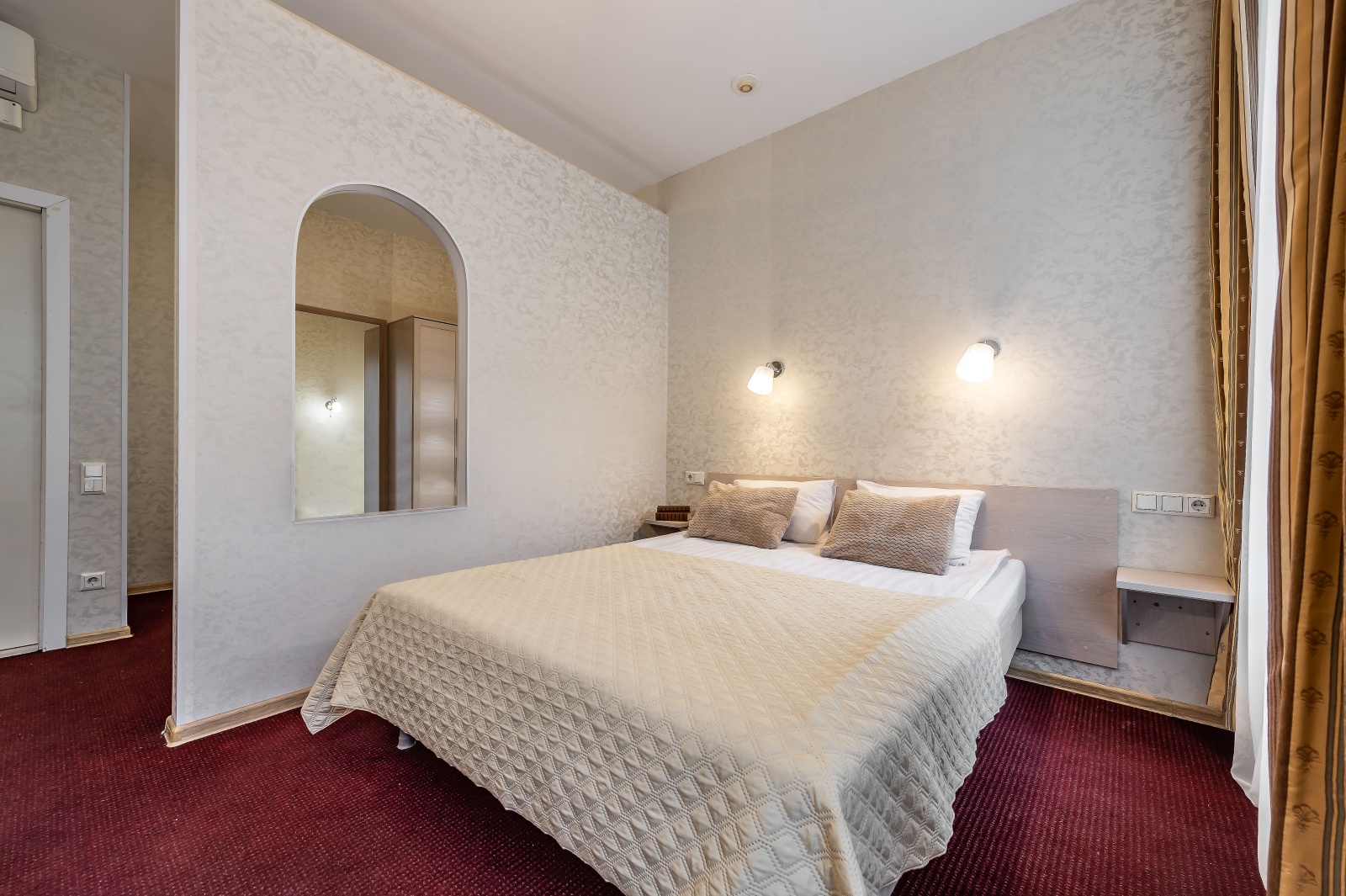 Просторный номер на Б.Конюшенной