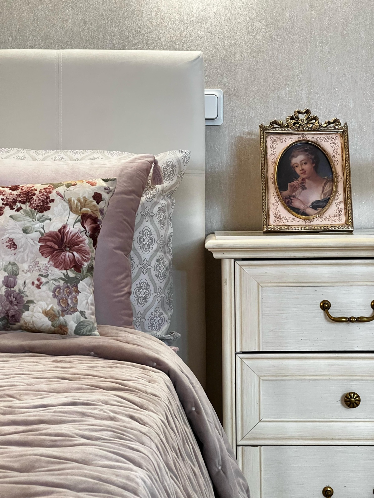 Атмосферная большая двухъярусная квартира-студия в историческом центре Санкт-Петербурга!