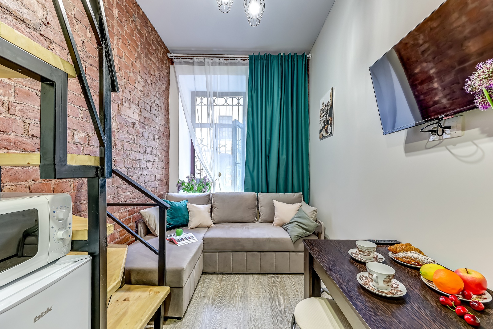 Двухуровневая студия в центре Санкт-Петербурга