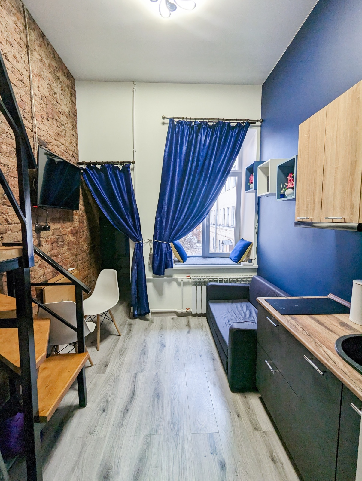 Сдается стильная 2х ярусная студия с новым ремонтом в центре Петербурга, рядом с Мариинским театром.