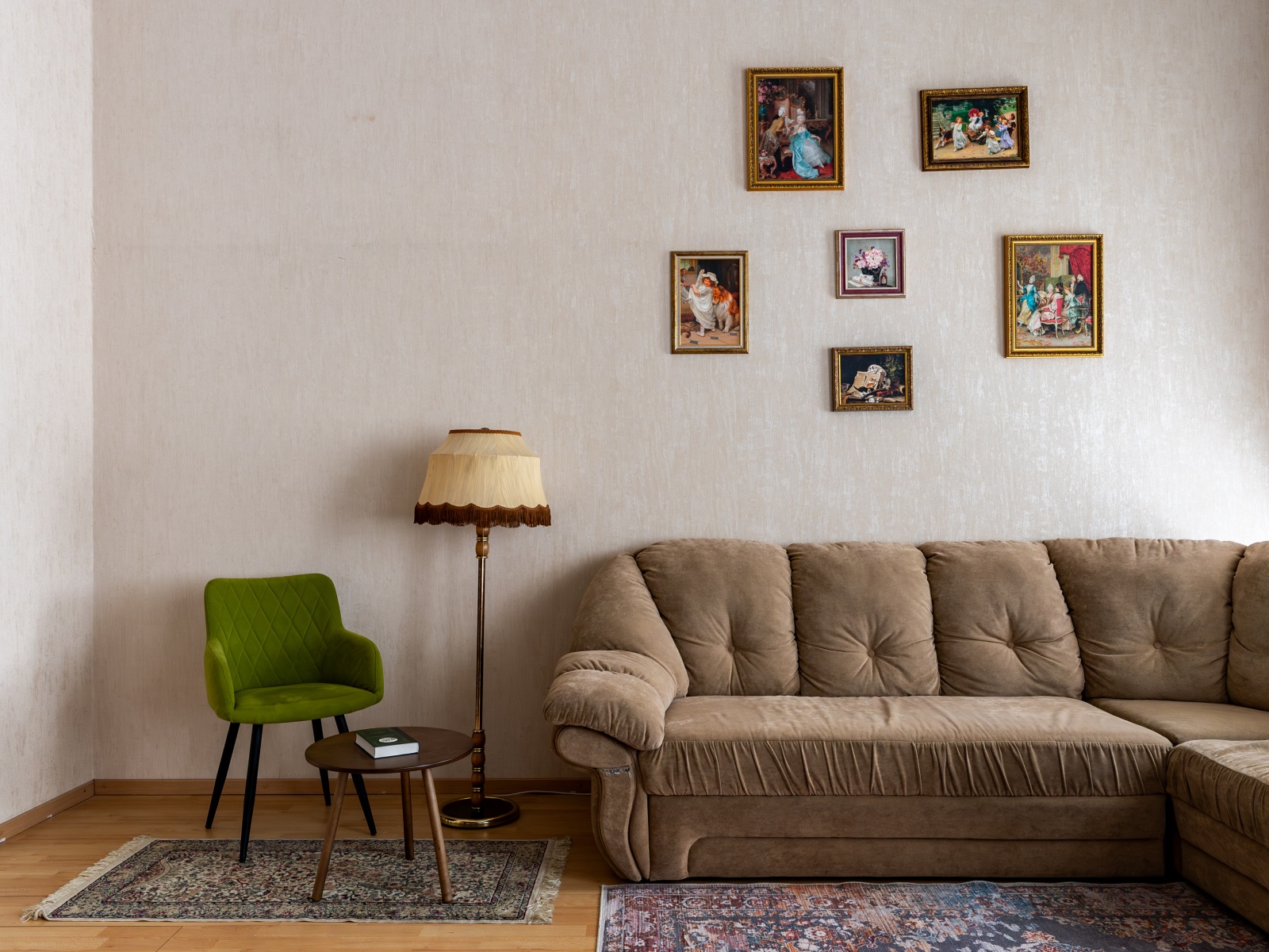 Атмосферная большая двухъярусная квартира-студия в историческом центре Санкт-Петербурга!