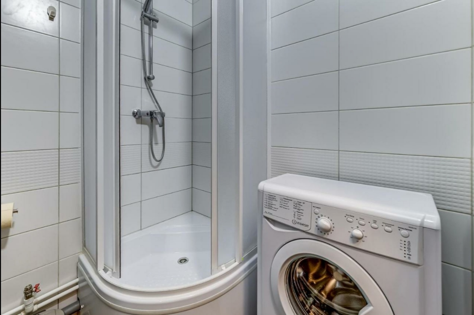 Просторная студия в новом доме рядом с метро