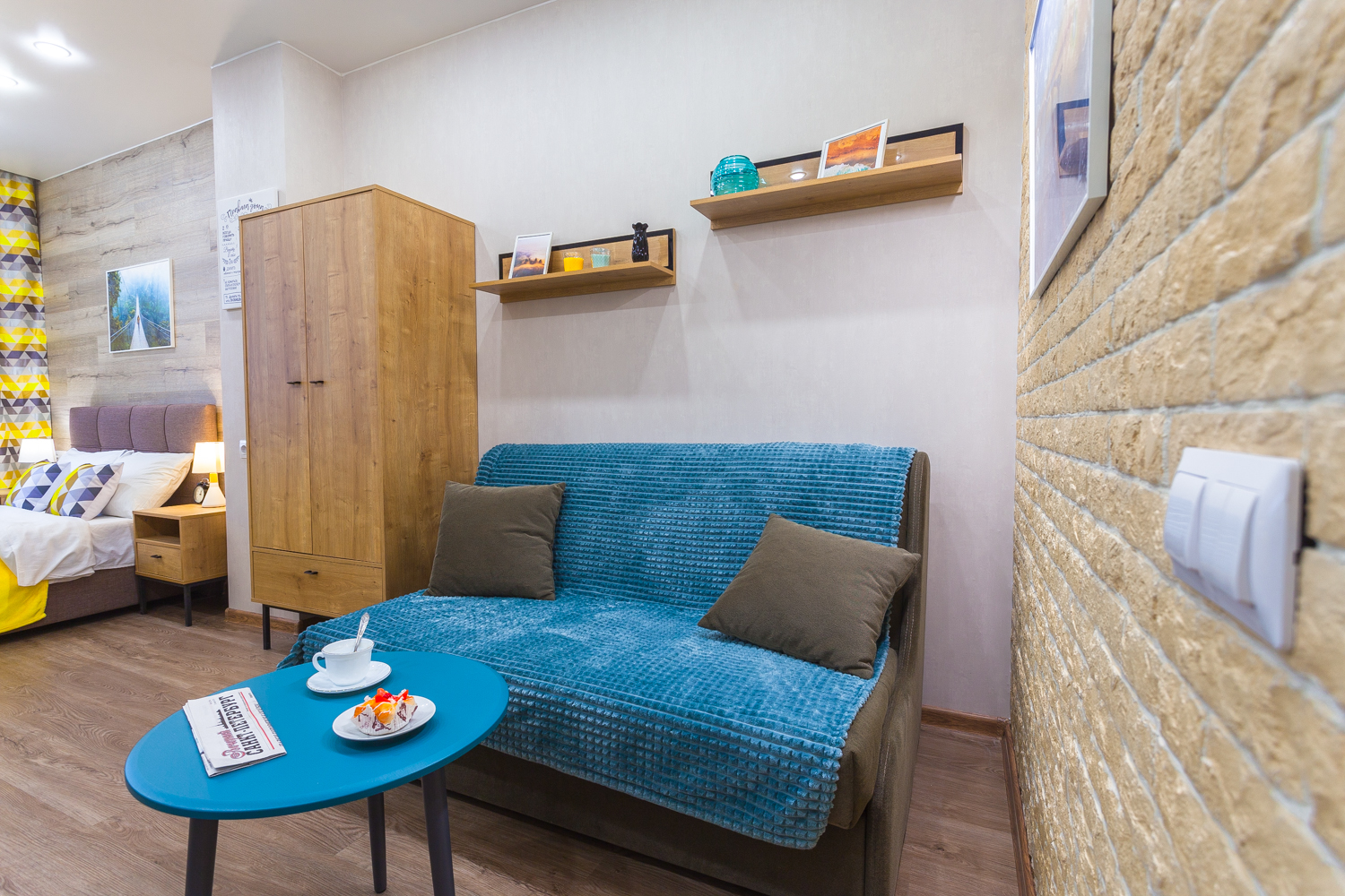 Дизайнерская студия в ЖК "Граф Орлов" (жёлтые)