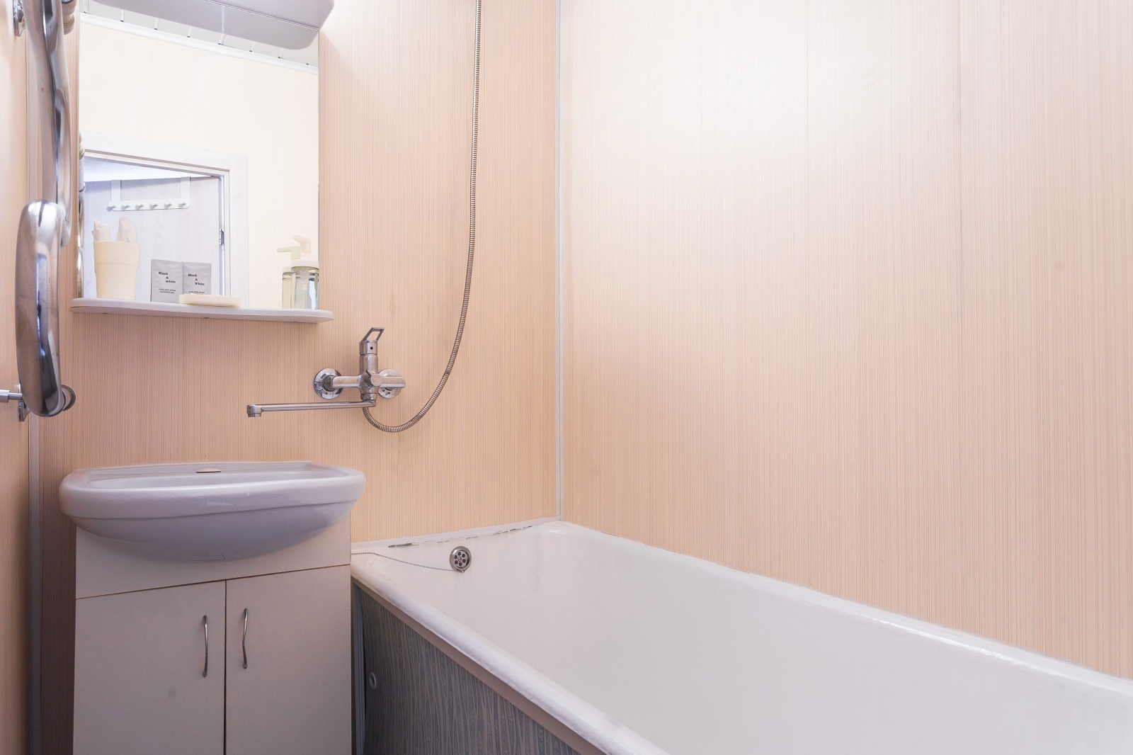 Однокомнатная на Белы Куна 13 к.4