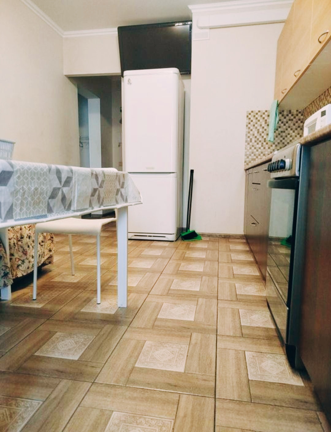 Час, Сутки, Полгода. Евродвушка в 10 минутах от метро Комендантский проспект. Размещение до 6-и гостей. На метро до Невского проспекта и Эрмитажа 15 минут.