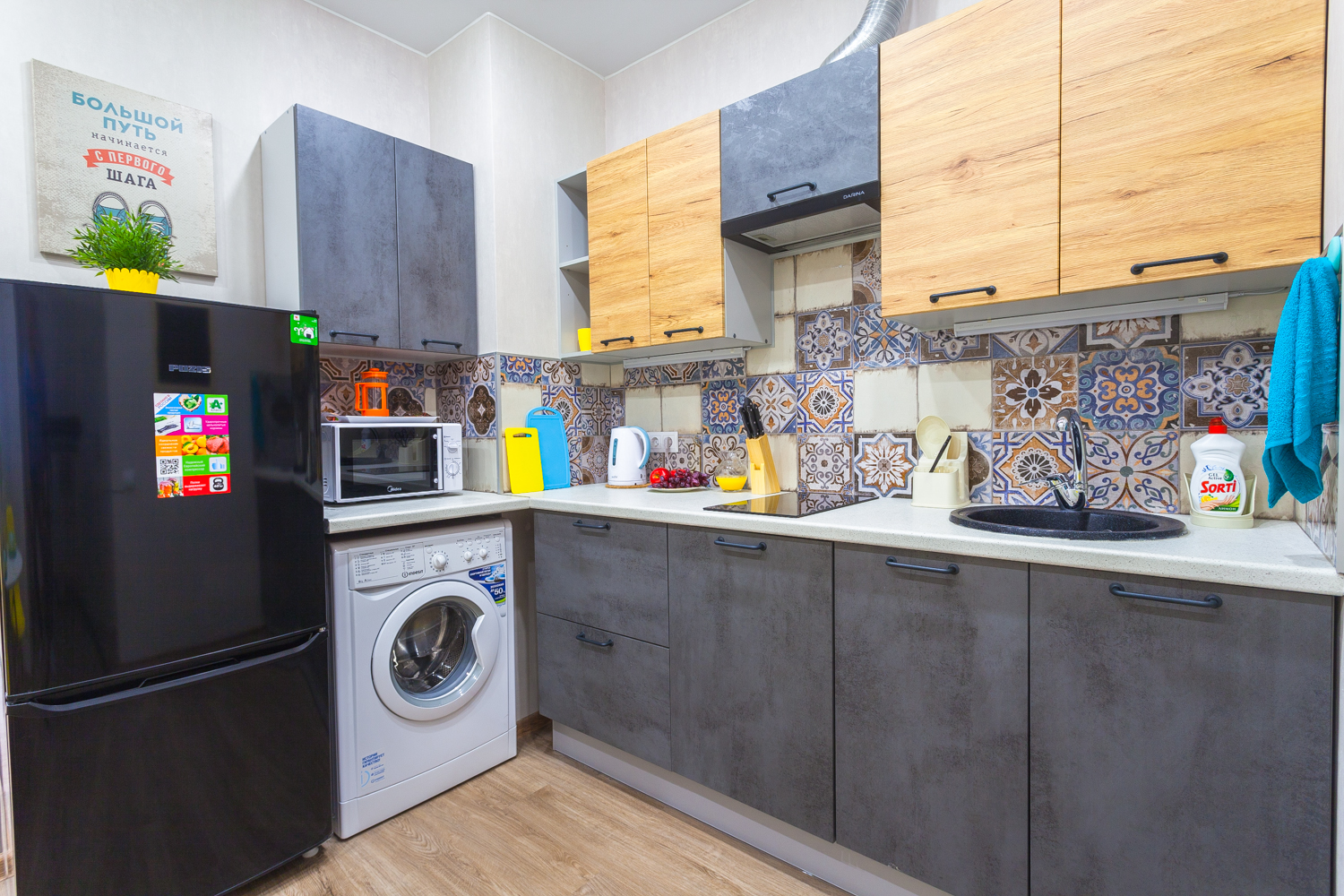 Дизайнерская студия в ЖК "Граф Орлов" (жёлтые)