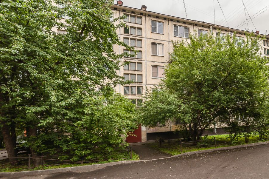 Двухкомнатная квартира около метро "Московская"