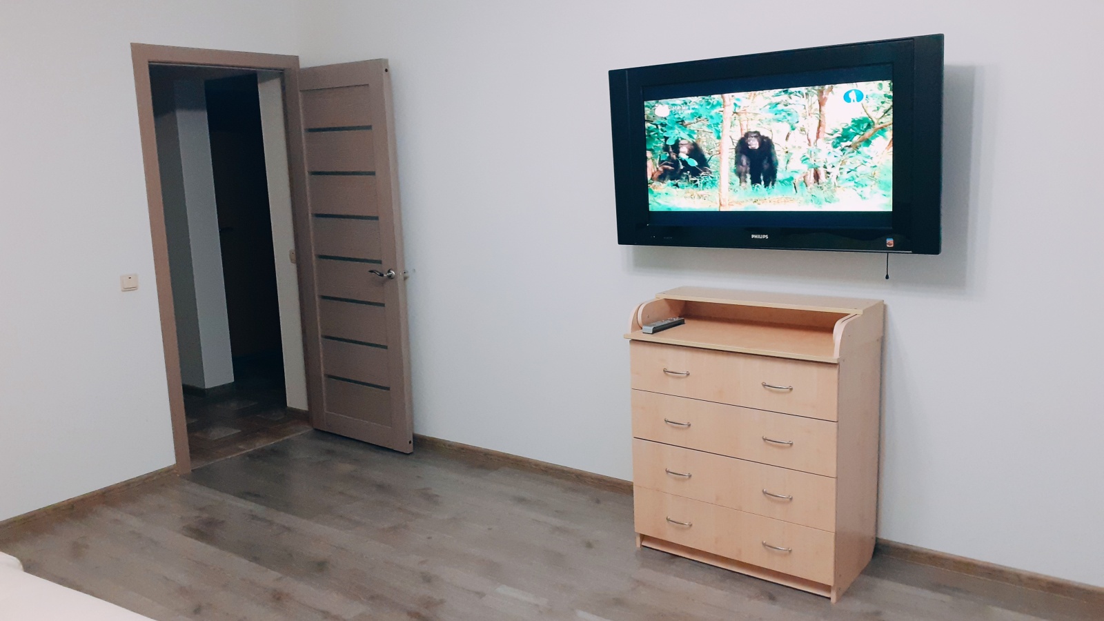 Час, Сутки, Полгода. Евродвушка в 10 минутах от метро Комендантский проспект. Размещение до 6-и гостей. На метро до Невского проспекта и Эрмитажа 15 минут.