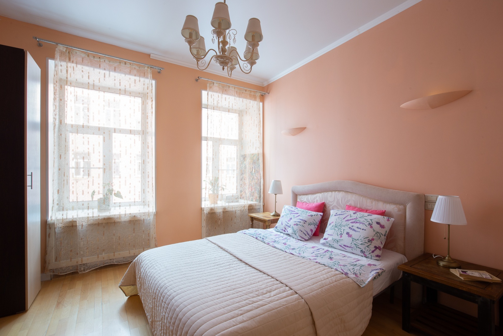 Трехкомнатные апартаменты UPiter (евротрешка) 100 м2 в центре Петербурга