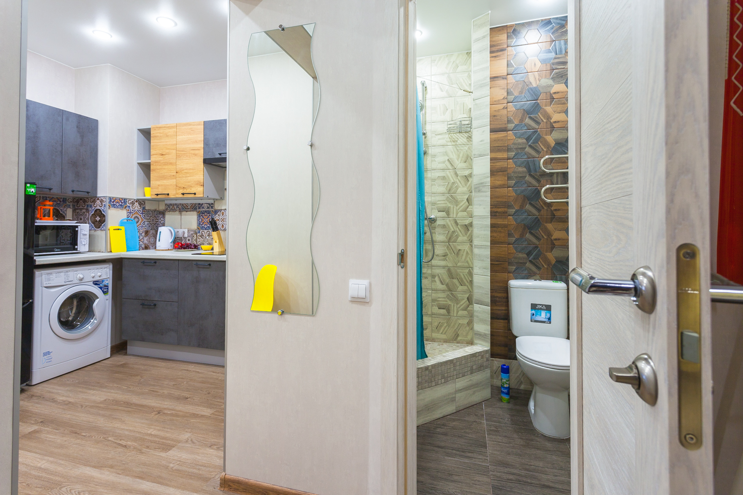 Дизайнерская студия в ЖК "Граф Орлов" (жёлтые)