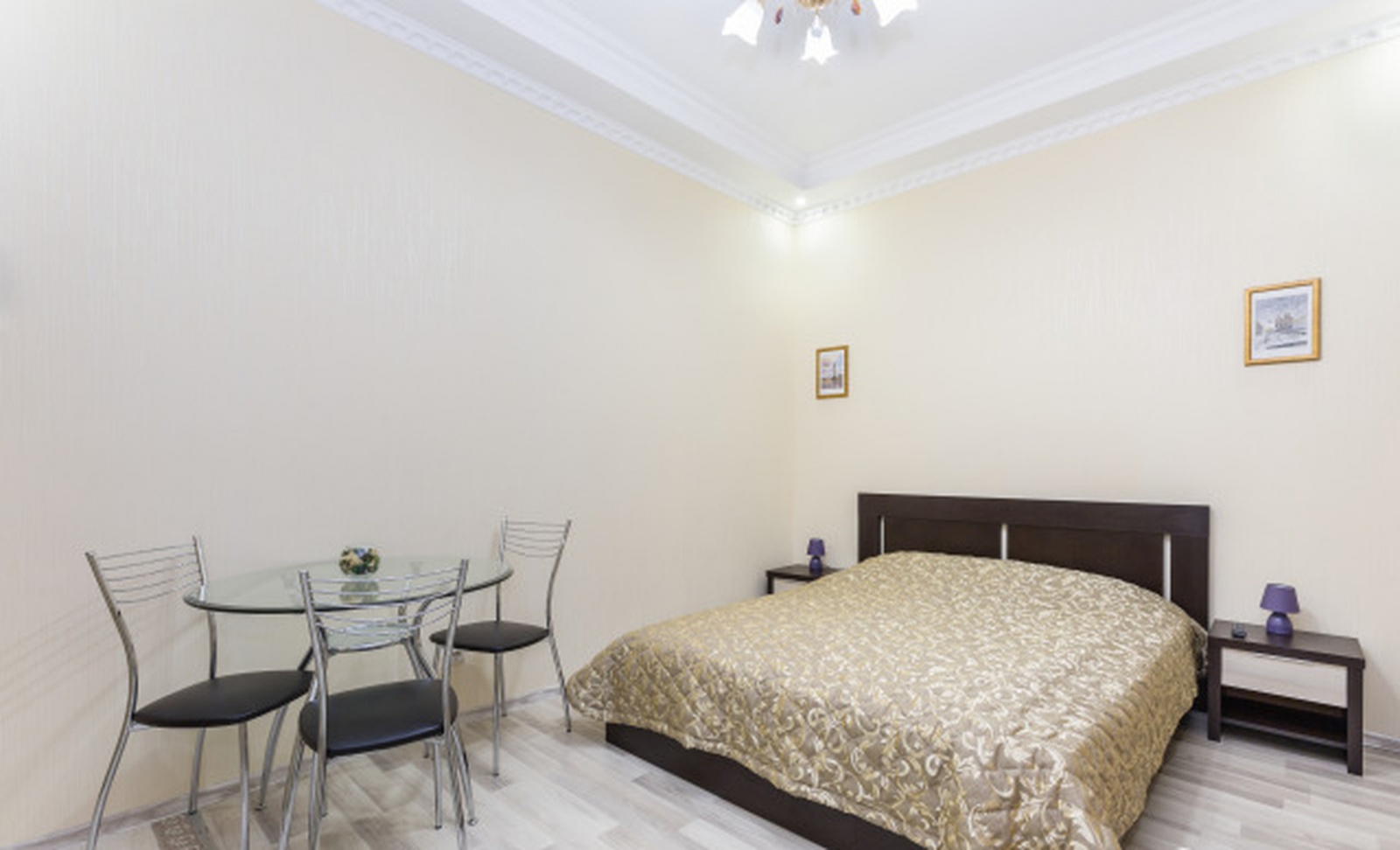 Студия:  Конюшенный пер., 1/6(25кв)