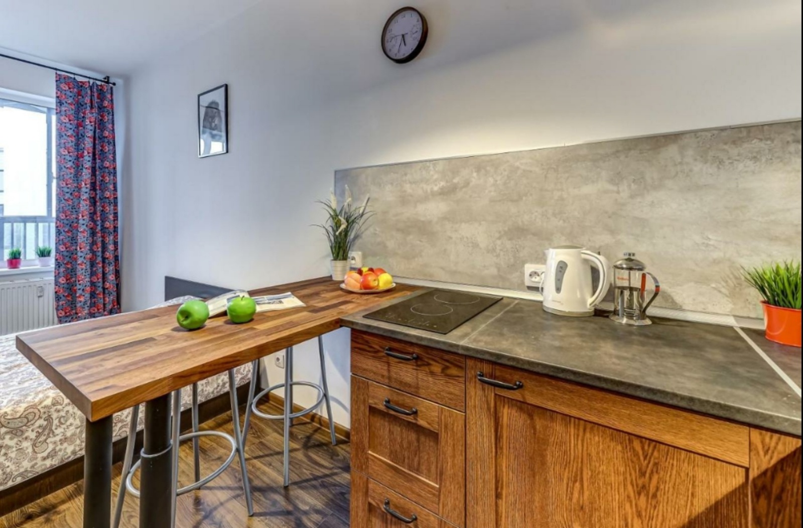 Уютная студия в новом доме рядом с метро