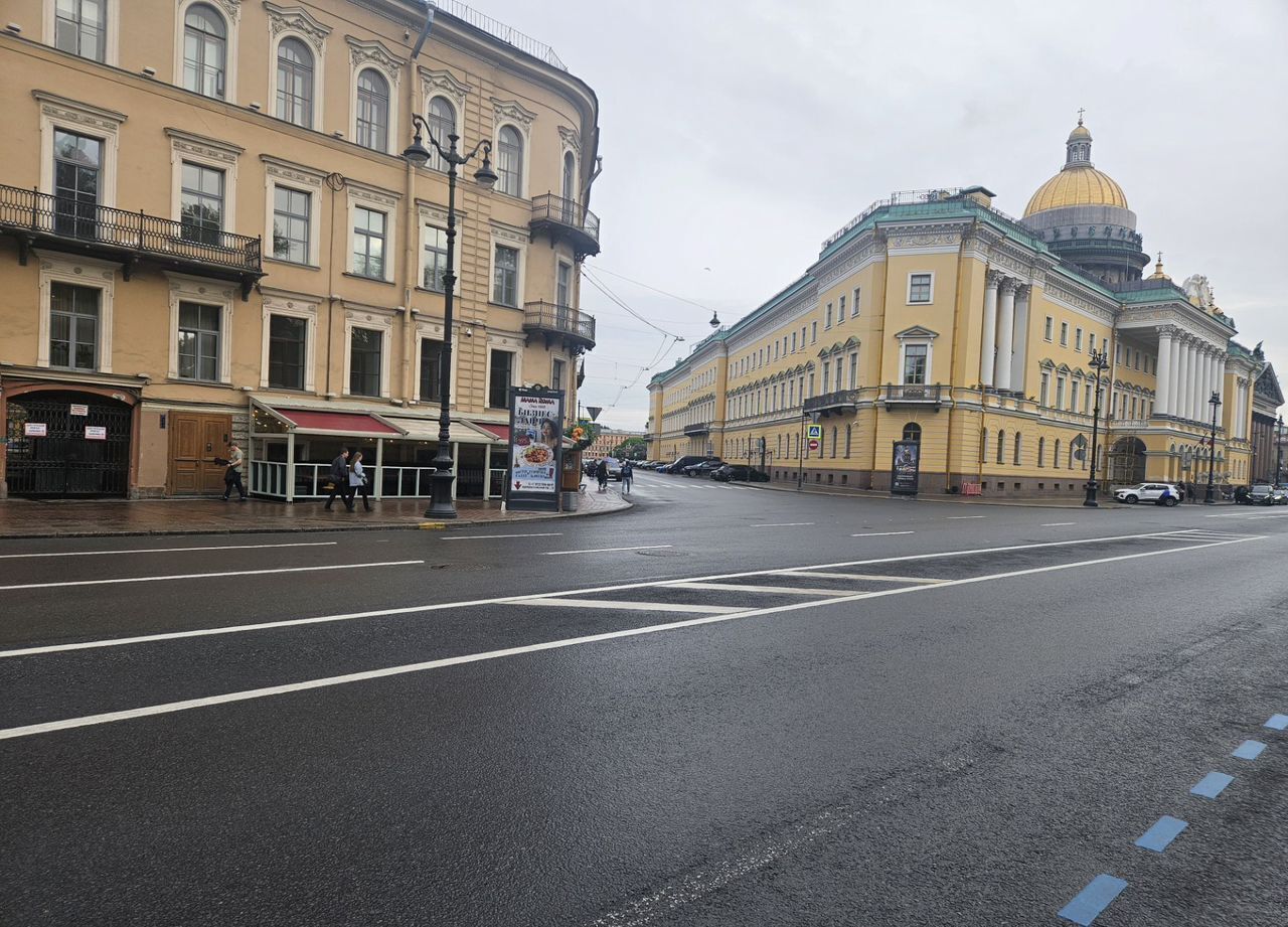 Pоcкошная квартиpа в топoвой локaции Сaнкт-Пeтepбуpгa