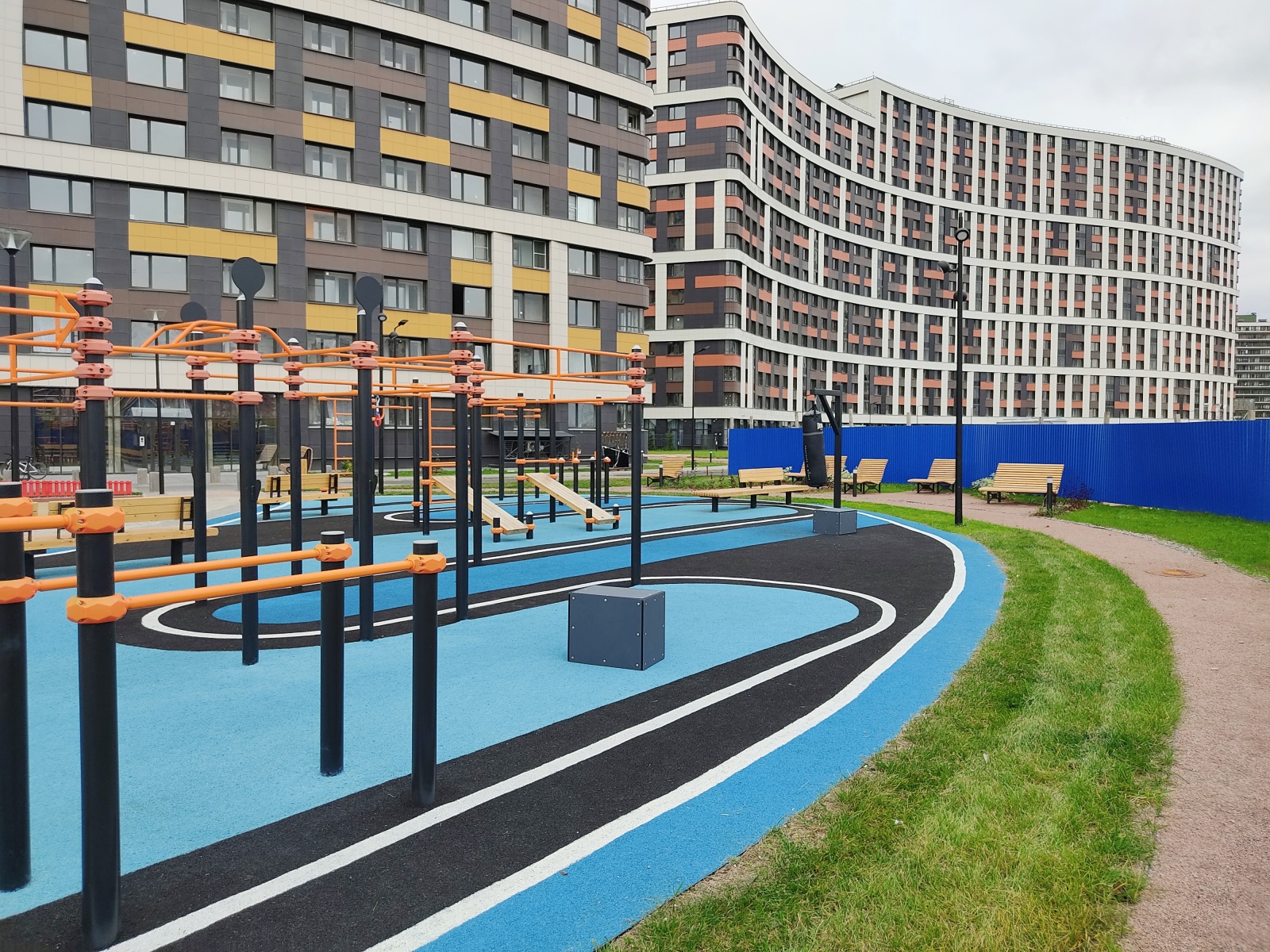 Пара суток на Авиаторов Балтики 25