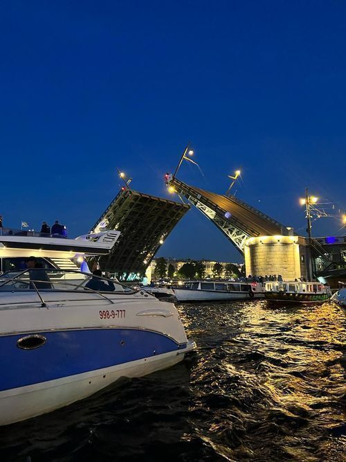 Квартира в пяти минутах от станции метро Петроградская. 