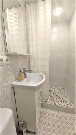 Квартира в пяти минутах от станции метро Петроградская. 