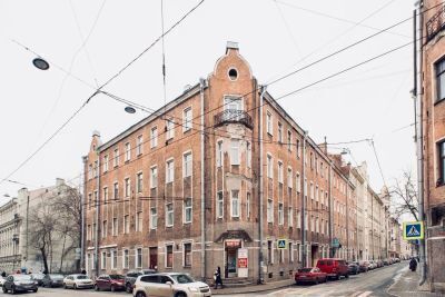 Квартира в пяти минутах от станции метро Петроградская. 