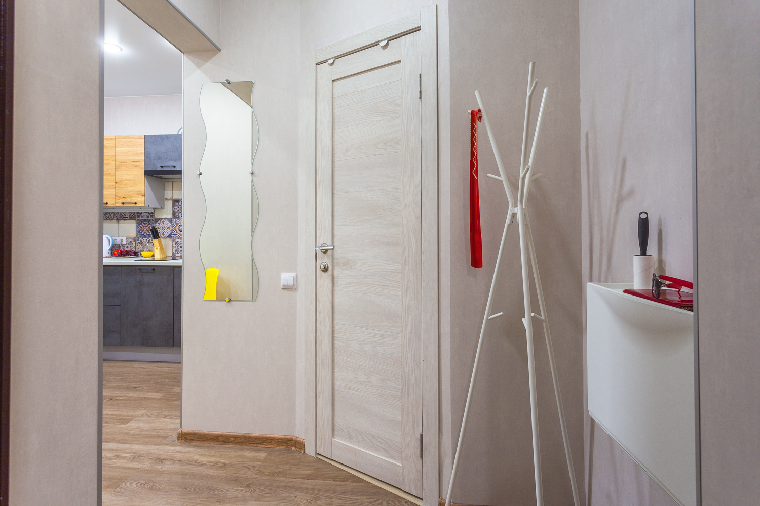 Дизайнерская студия в ЖК "Граф Орлов" (жёлтые)