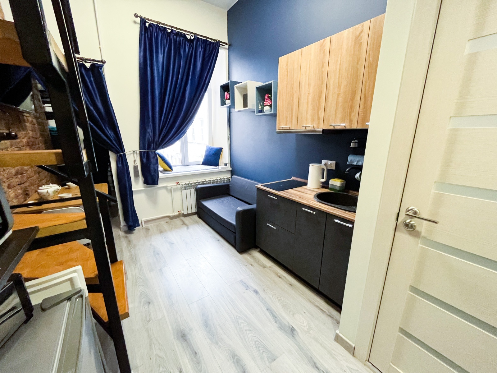 Сдается стильная 2х ярусная студия с новым ремонтом в центре Петербурга, рядом с Мариинским театром.