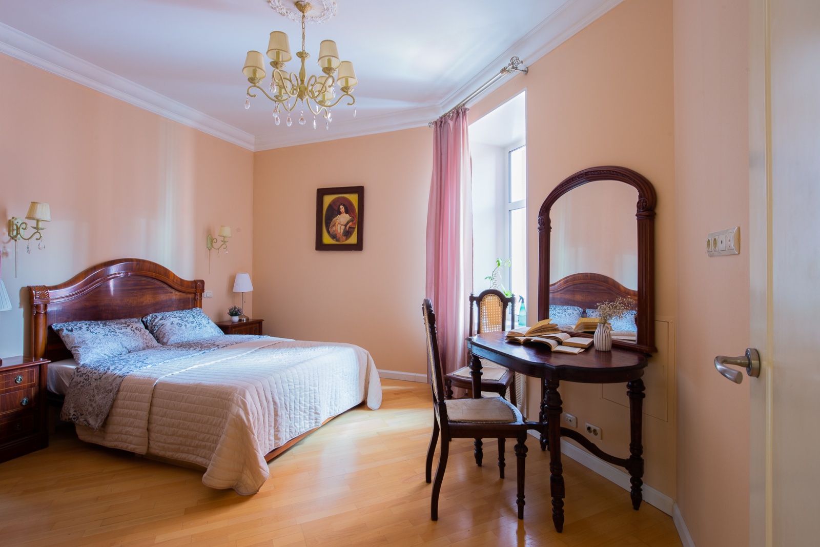 Трехкомнатные апартаменты UPiter (евротрешка) 100 м2 в центре Петербурга