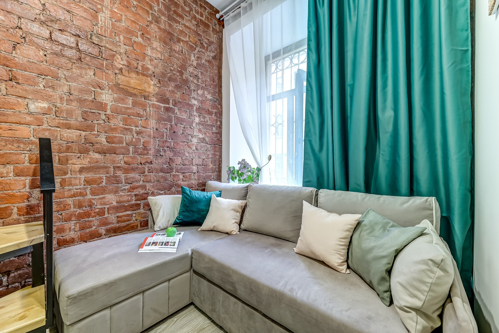 Двухуровневая студия в центре Санкт-Петербурга