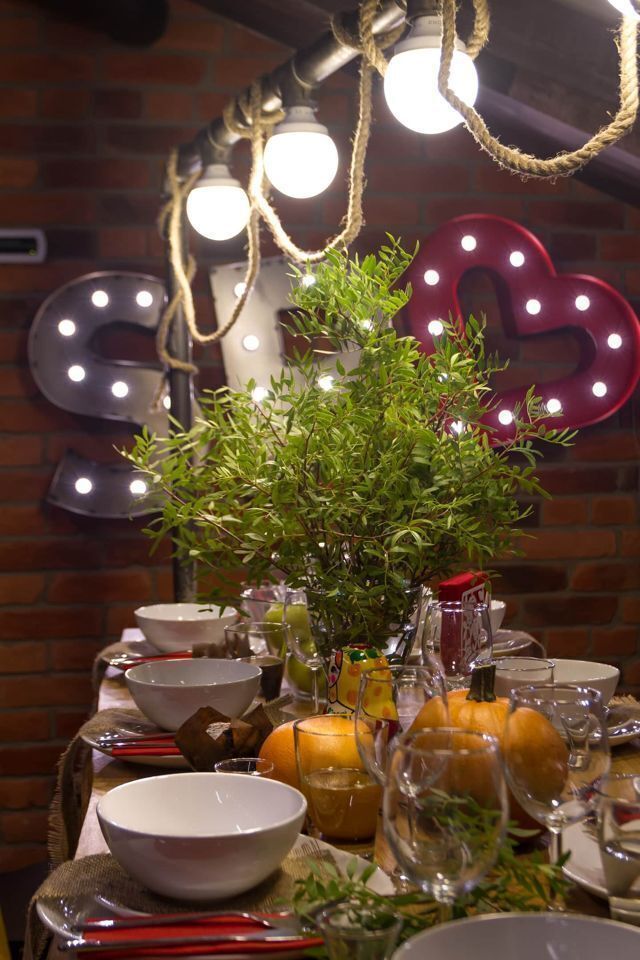 Просторная двухуровневая квартира с гостиной и столовой