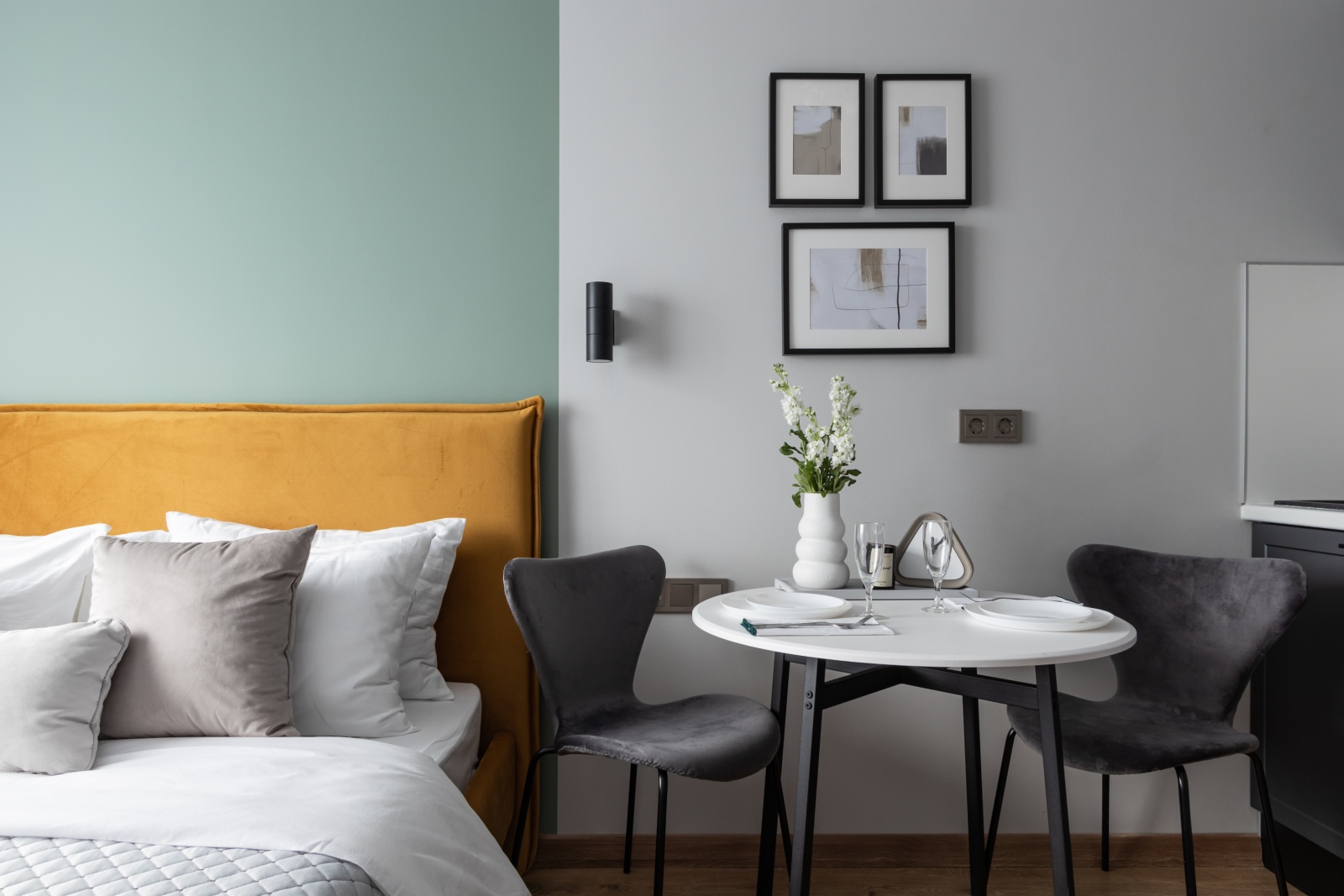 Стильная студия с дизайнерским ремонтом