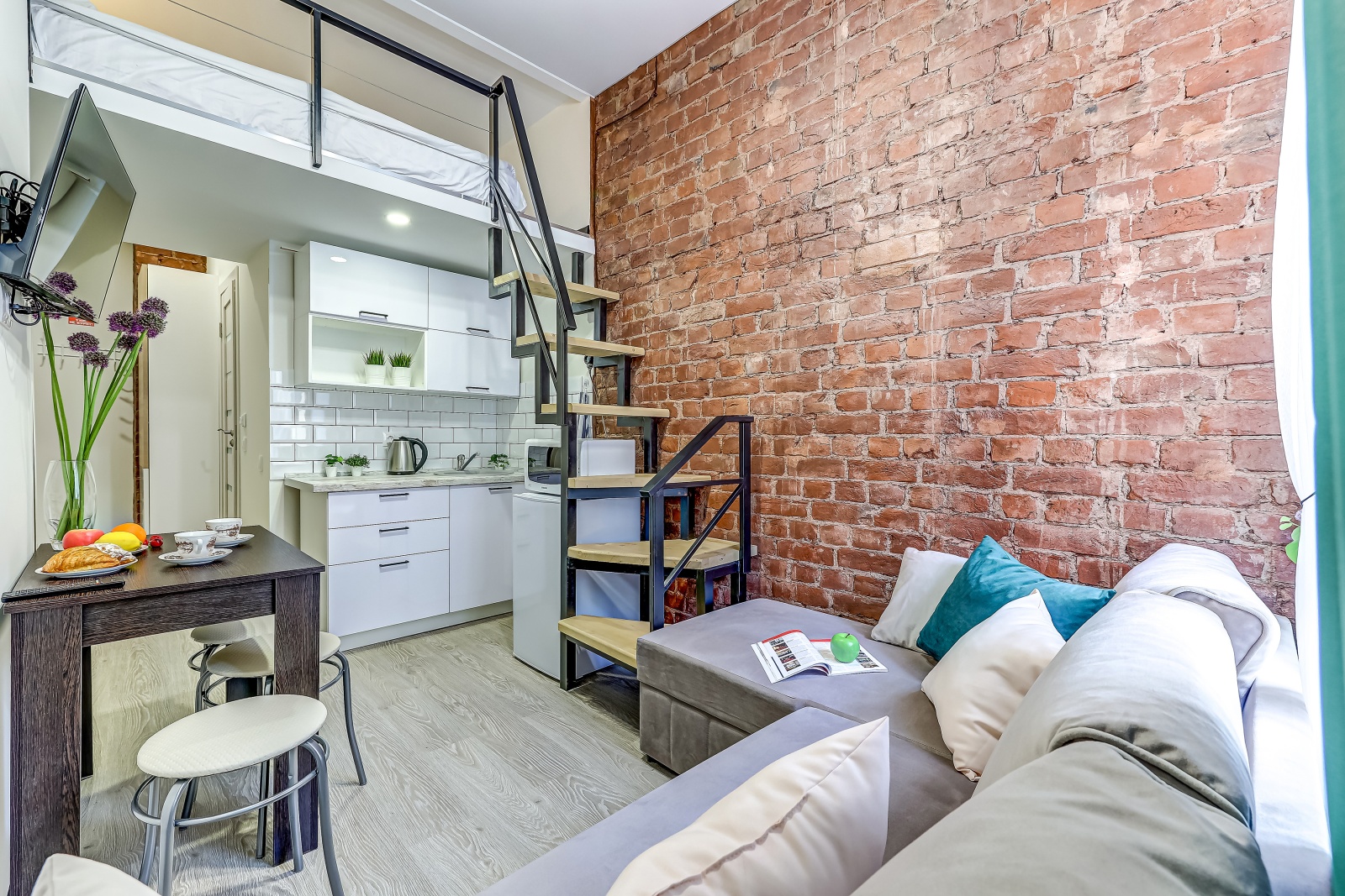 Двухуровневая студия в центре Санкт-Петербурга