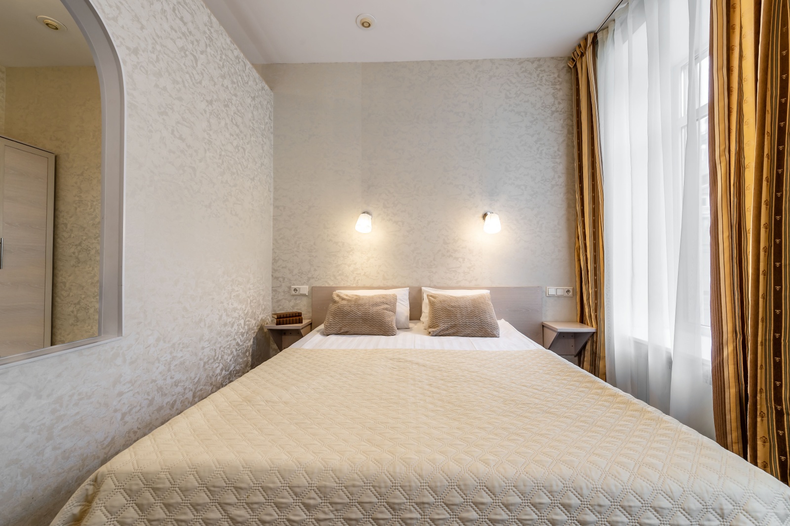 Просторный номер на Б.Конюшенной