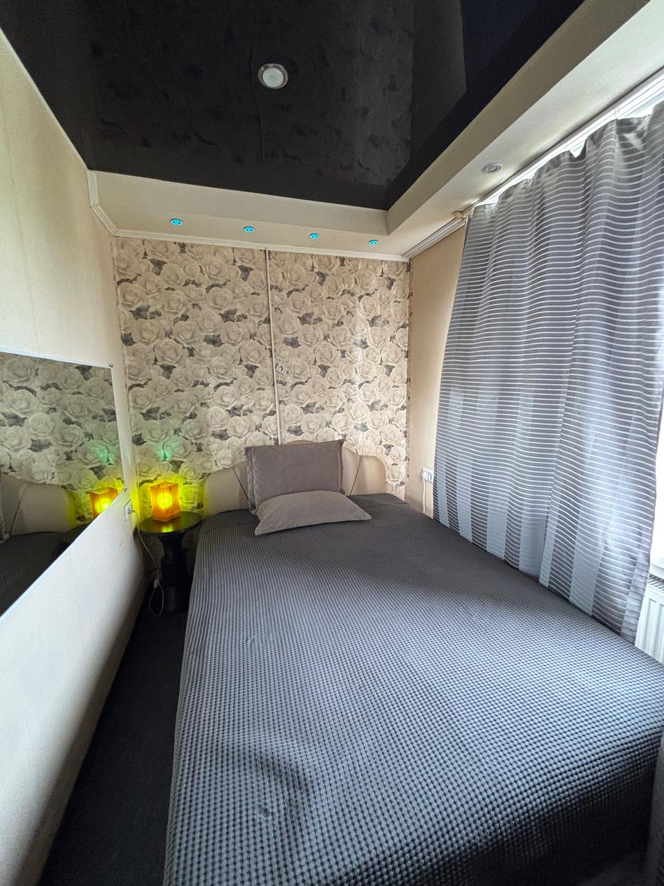 Уютная трешка напротив метро ул.Дыбенко