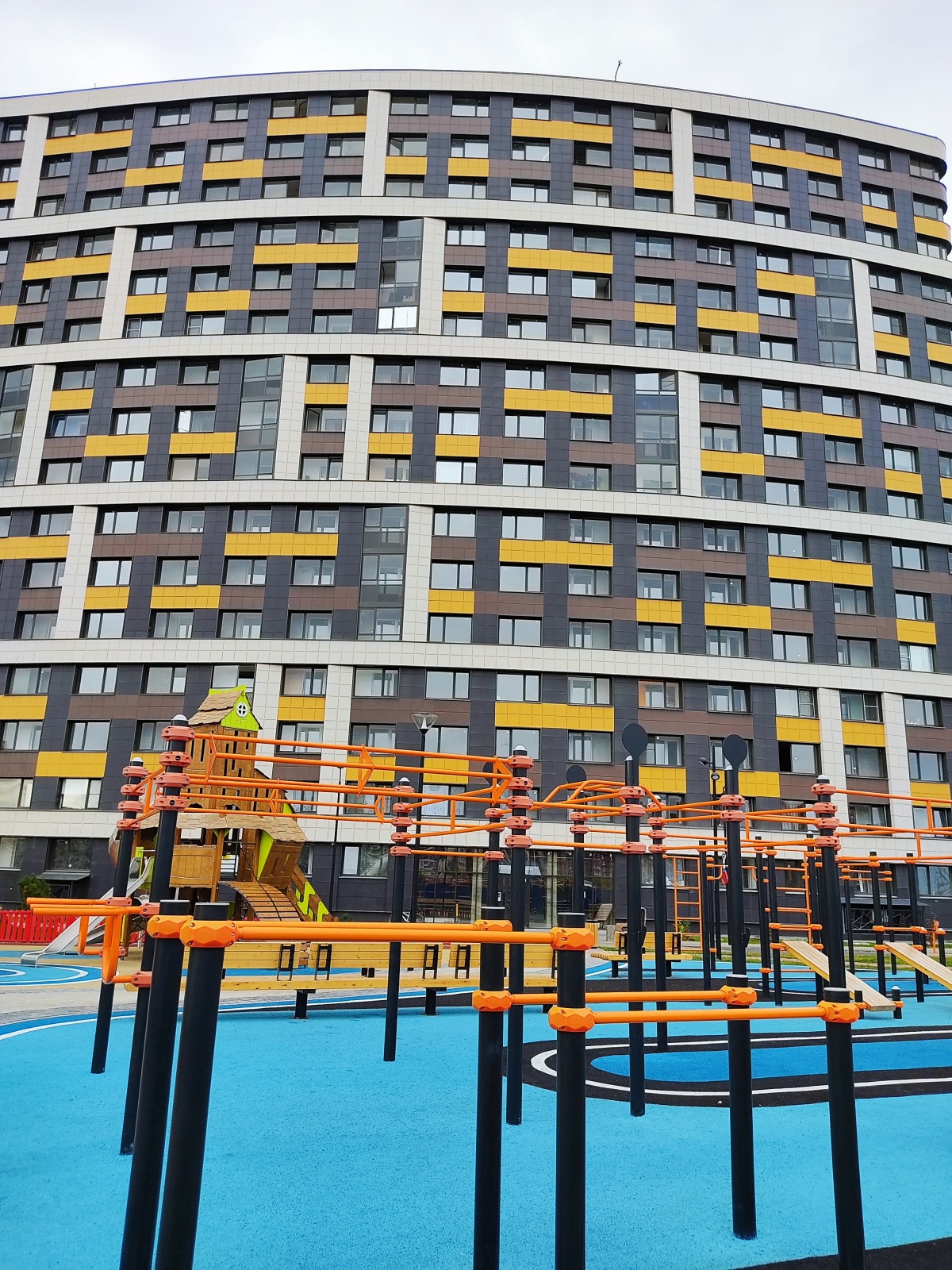 Пара суток на Авиаторов Балтики 25