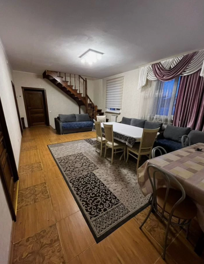Аренда комфортабельного 5-к. дома, 400 м²