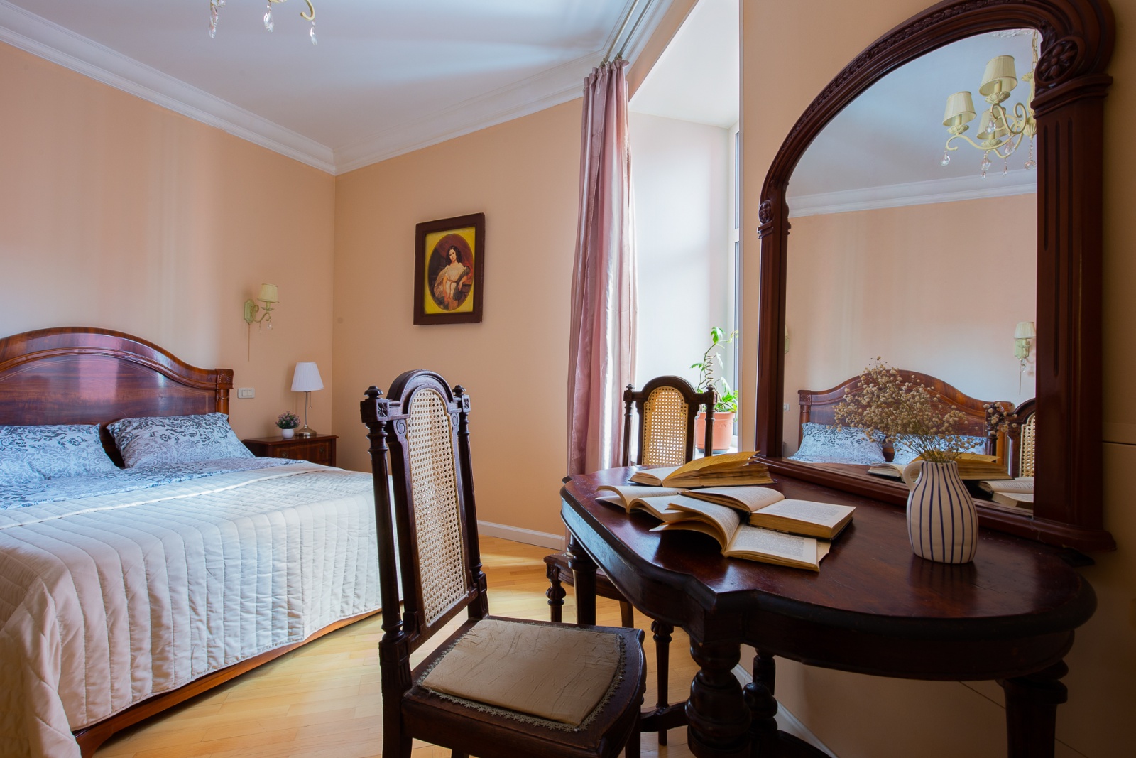 Трехкомнатные апартаменты UPiter (евротрешка) 100 м2 в центре Петербурга