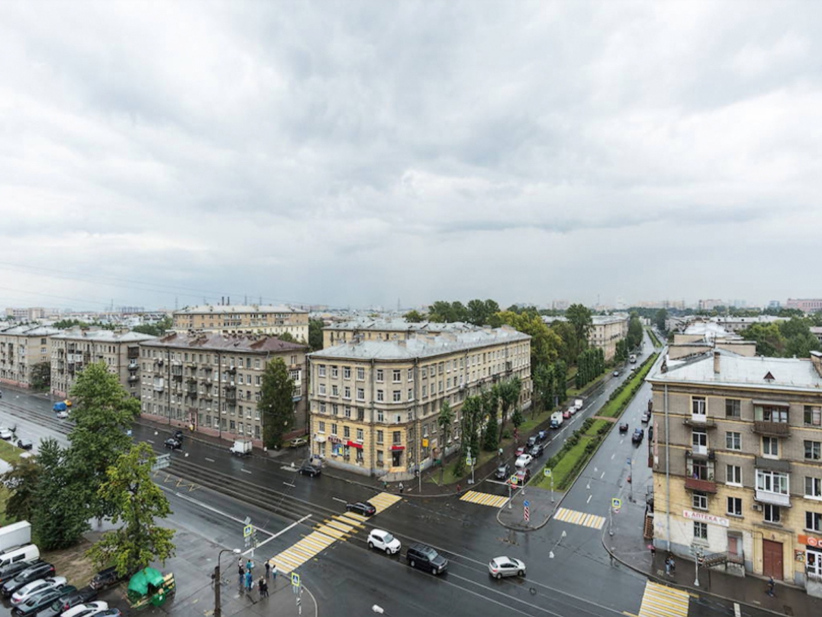 Студия у метро "Кировский завод"