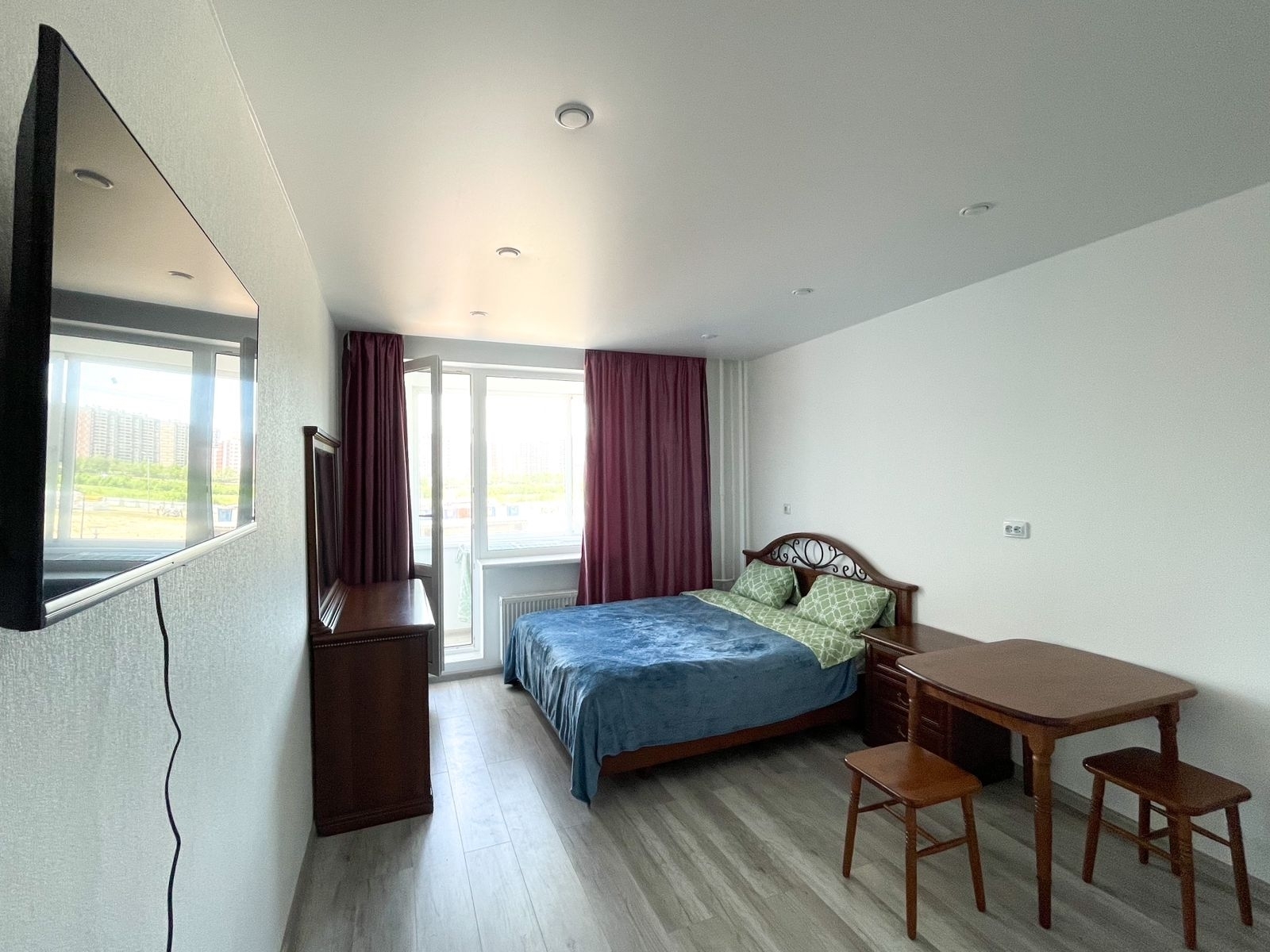 Пара суток на Авиаторов Балтики 25