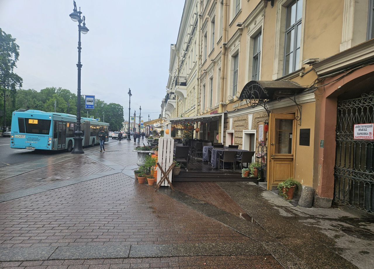Pоcкошная квартиpа в топoвой локaции Сaнкт-Пeтepбуpгa