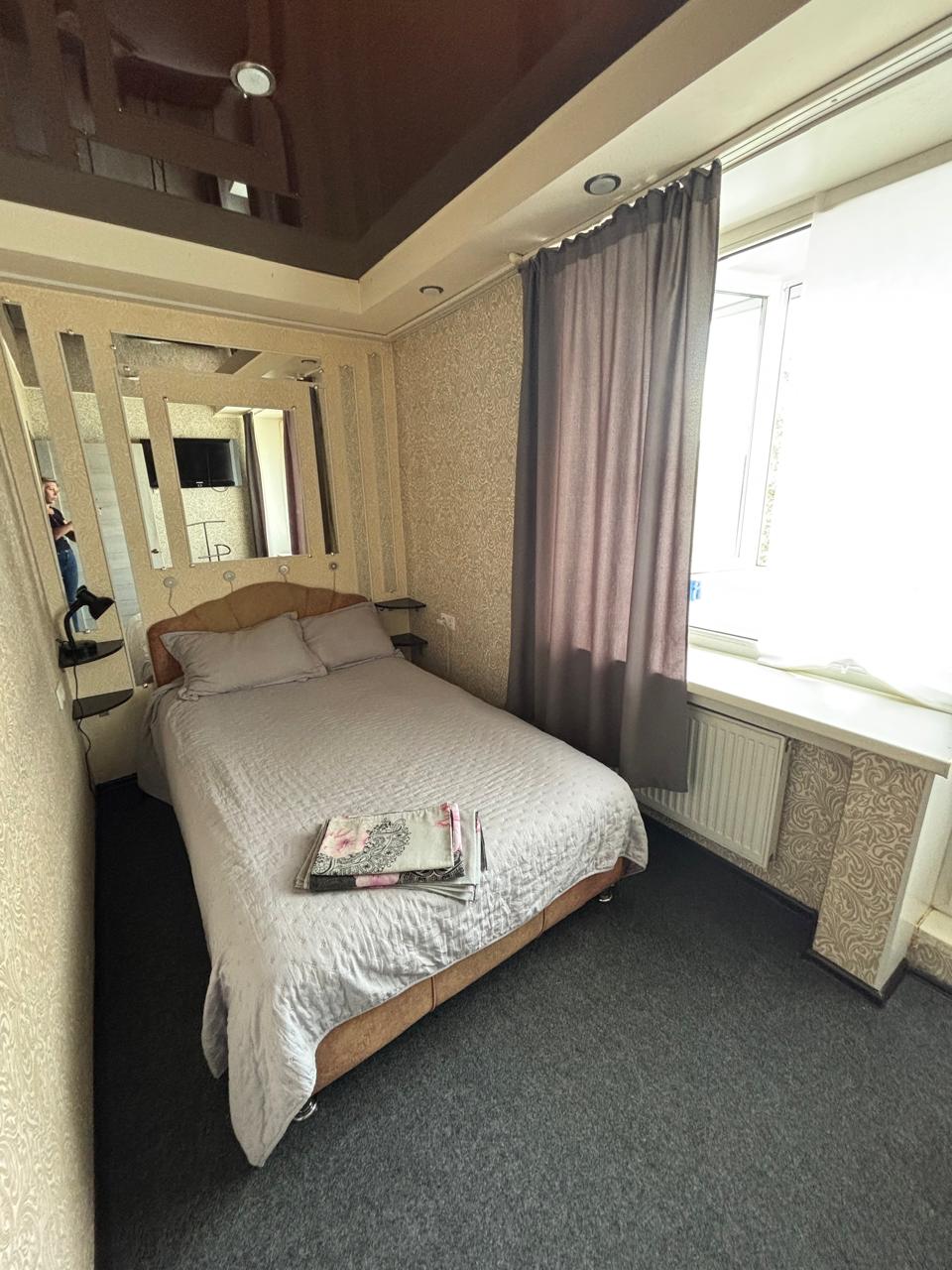 Уютная трешка напротив метро ул.Дыбенко