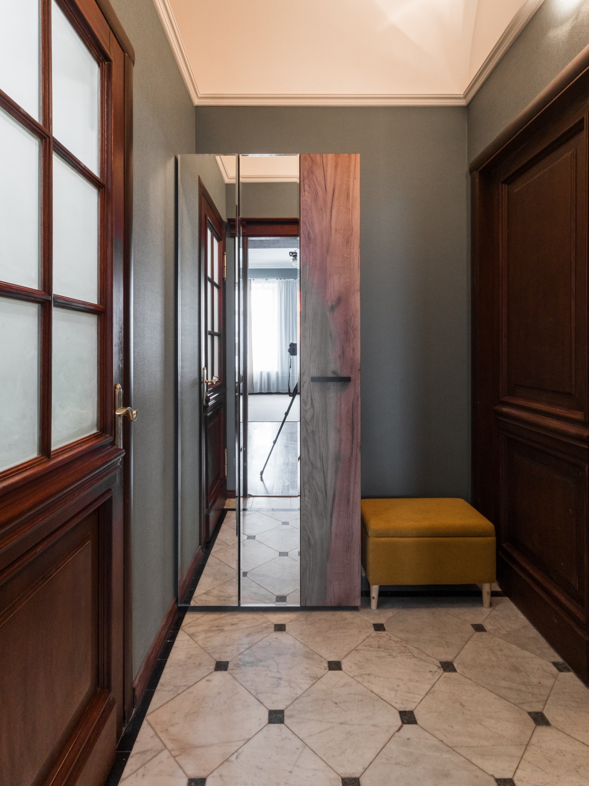 Большая студия с видом на набережную канала Грибоедова у Казанского собора