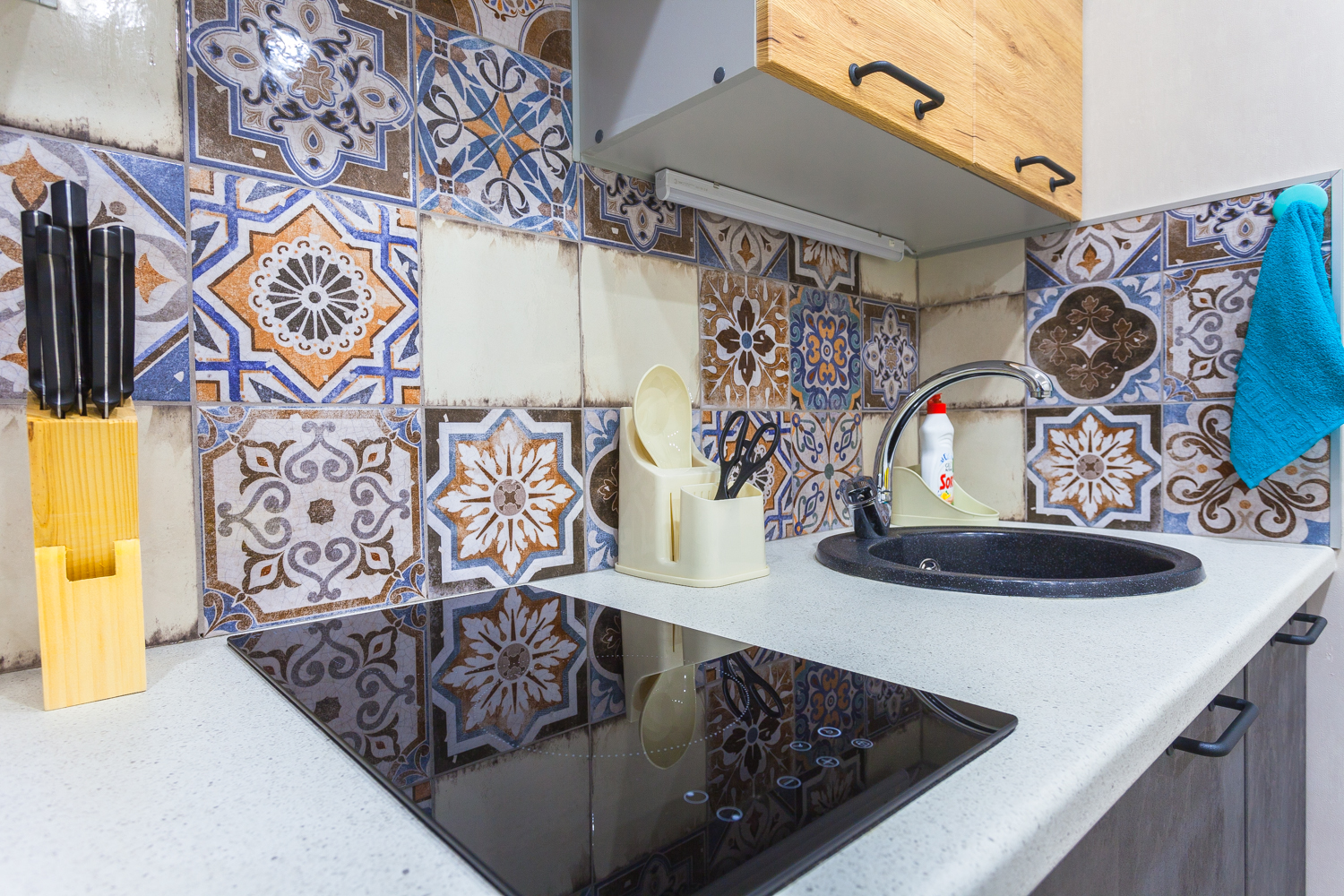 Дизайнерская студия в ЖК "Граф Орлов" (жёлтые)