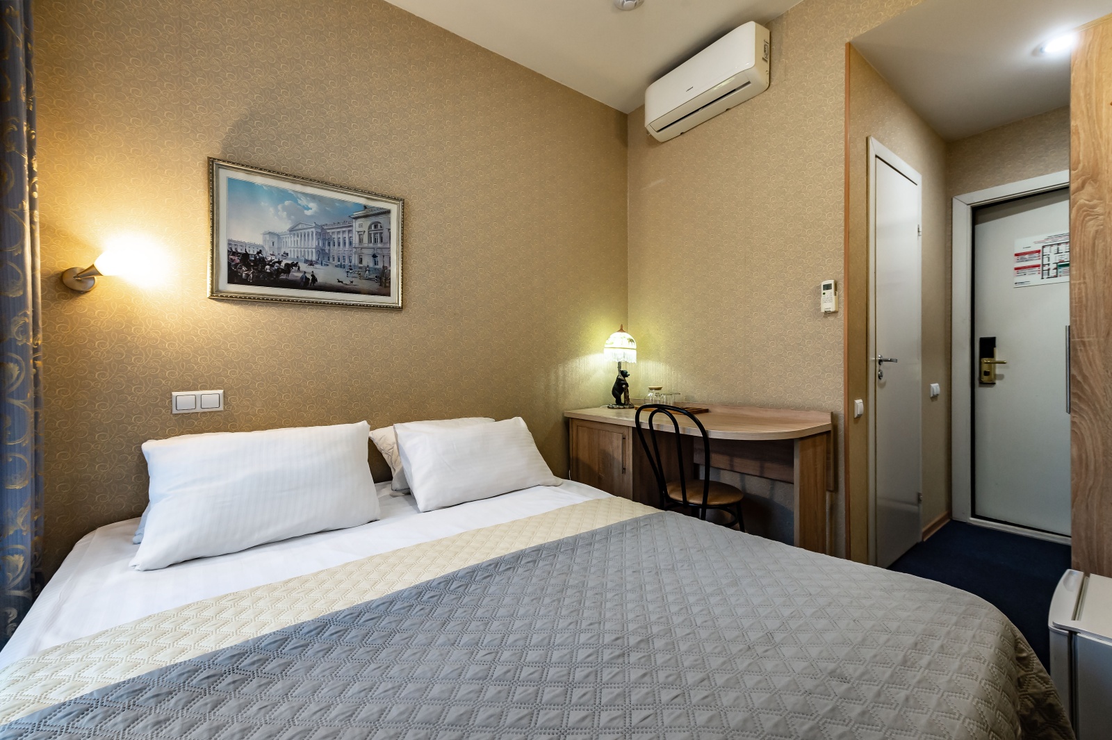 Номер компактный на Б.Конюшенной