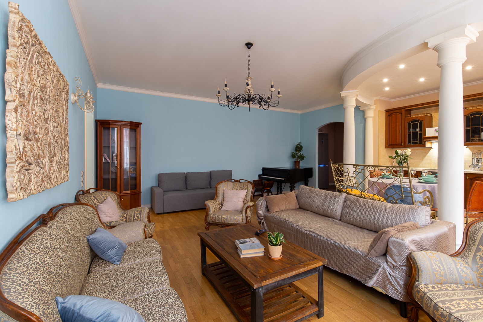 Трехкомнатные апартаменты UPiter (евротрешка) 100 м2 в центре Петербурга