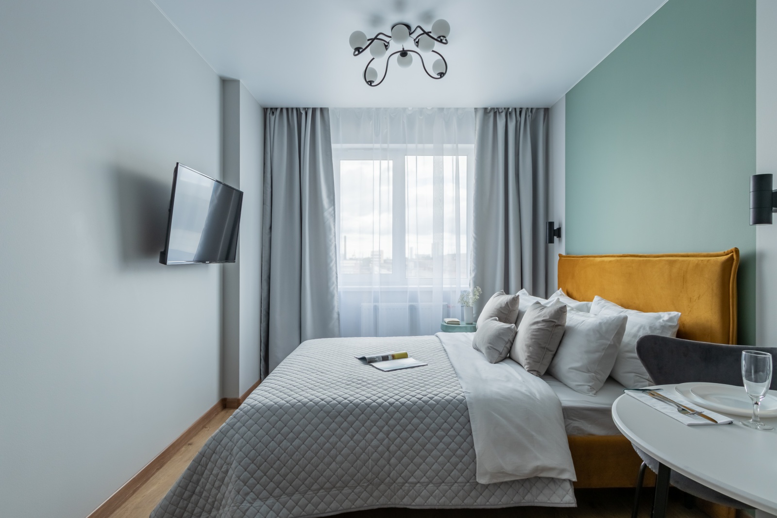 Стильная студия с дизайнерским ремонтом