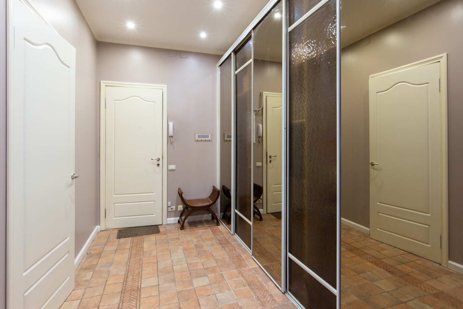 Трехкомнатные апартаменты UPiter (евротрешка) 100 м2 в центре Петербурга