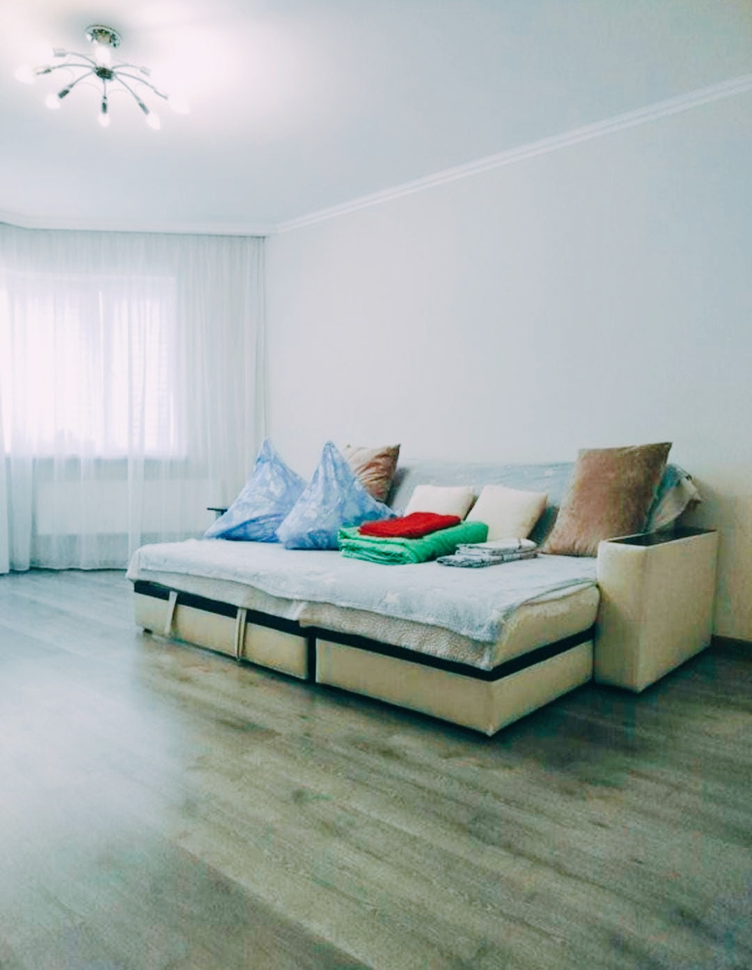 Час, Сутки, Полгода. Евродвушка в 10 минутах от метро Комендантский проспект. Размещение до 6-и гостей. На метро до Невского проспекта и Эрмитажа 15 минут.