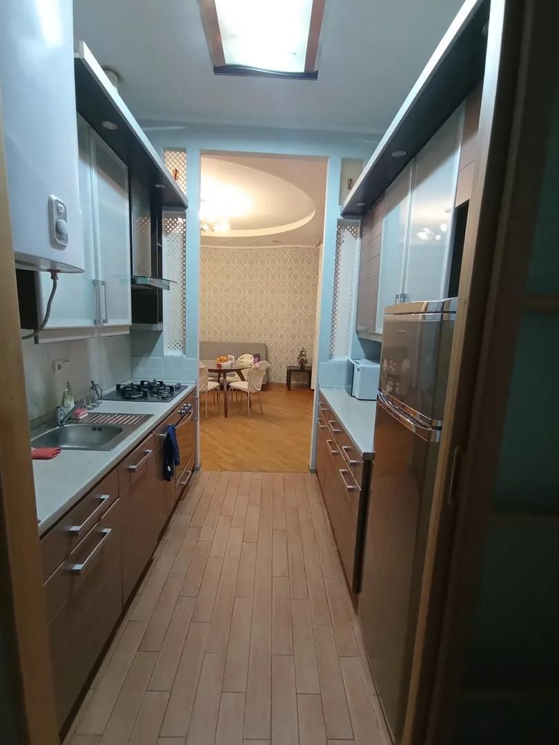 Просторная квартира с оригинальной планировкой.