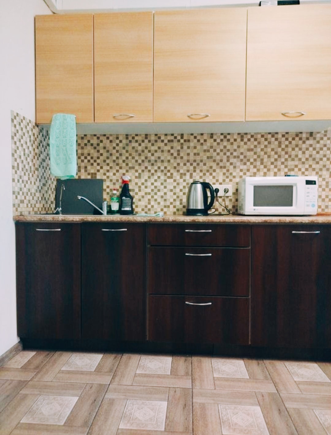 Час, Сутки, Полгода. Евродвушка в 10 минутах от метро Комендантский проспект. Размещение до 6-и гостей. На метро до Невского проспекта и Эрмитажа 15 минут.