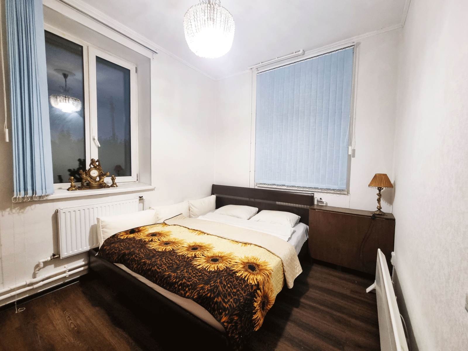 Большой двухэтажный коттедж в стиле ампир с баней и бассейном